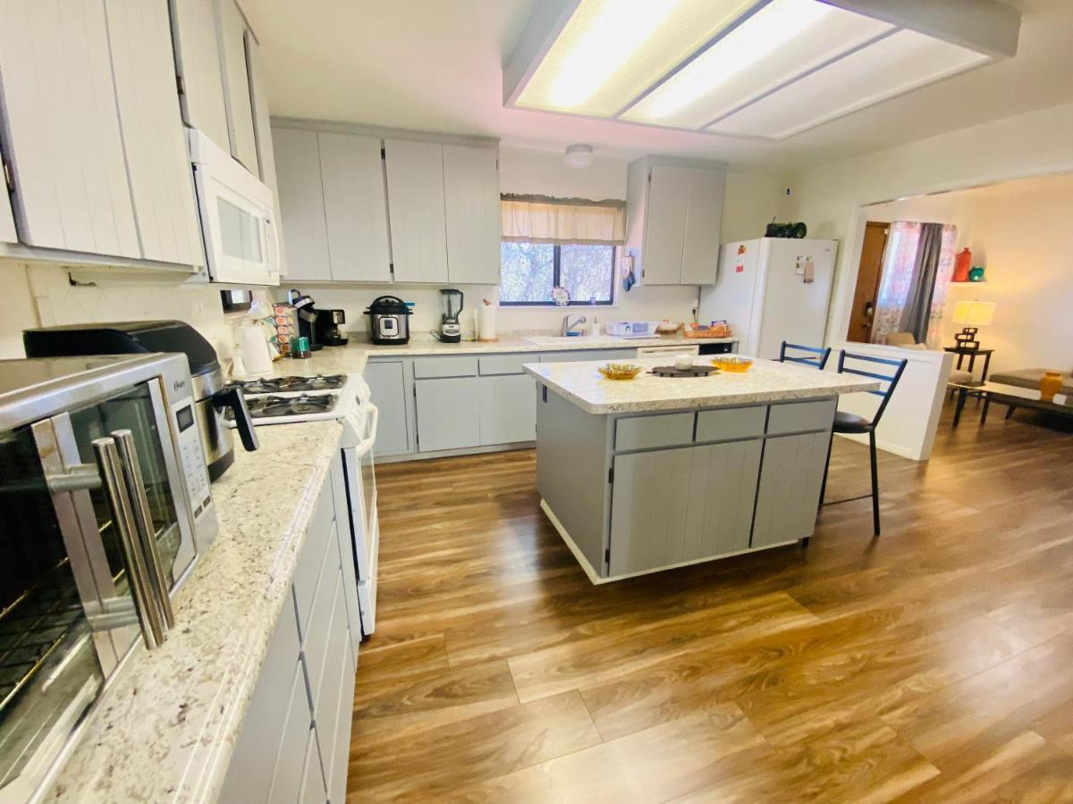 Family Friendly, 3 Bedroom House, With King Bed For Up To 15 - Bbq - Internet - Jet Tub Auburn Kültér fotó